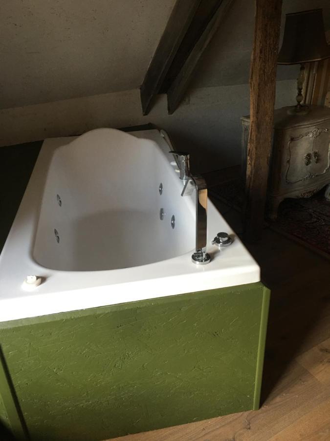 Vailhourles Le Moulin A Huile Bed & Breakfast エクステリア 写真
