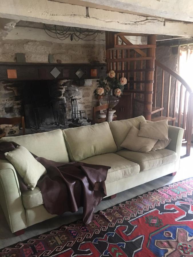 Vailhourles Le Moulin A Huile Bed & Breakfast エクステリア 写真