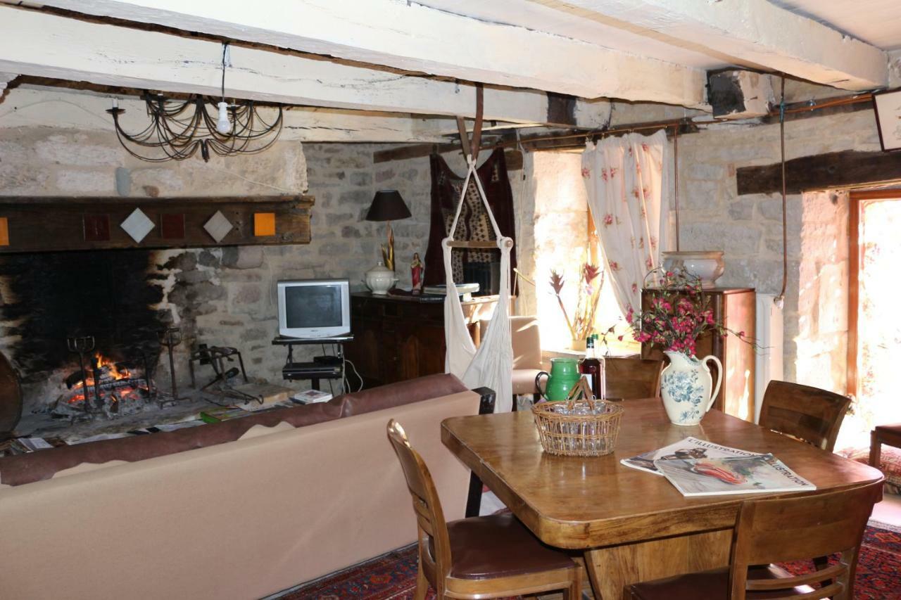 Vailhourles Le Moulin A Huile Bed & Breakfast エクステリア 写真
