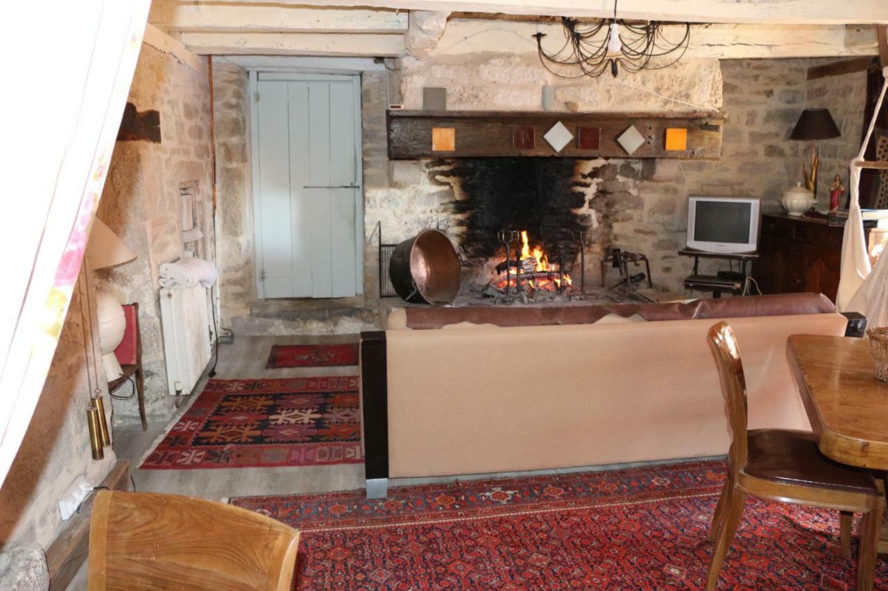 Vailhourles Le Moulin A Huile Bed & Breakfast エクステリア 写真